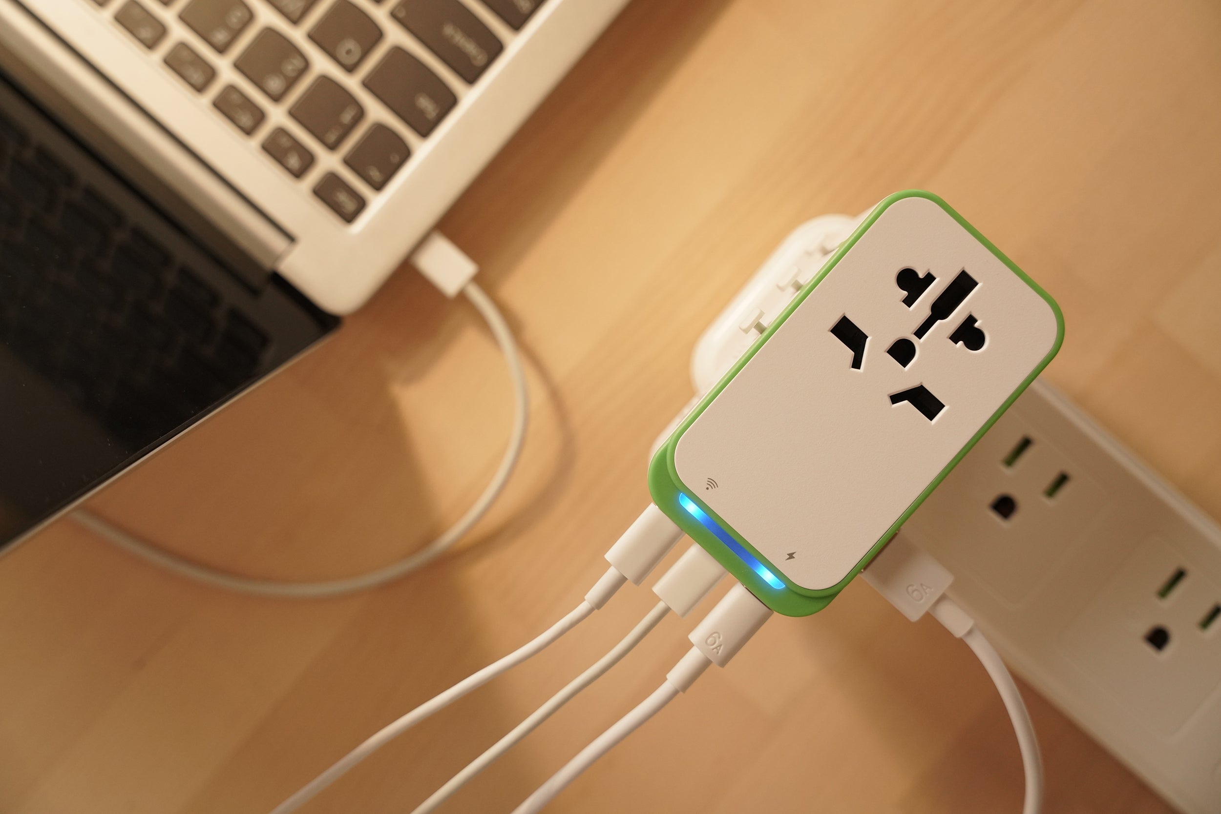 Roamr UniCharge Router: All-in-One Travel Charger & Secure Hotspot